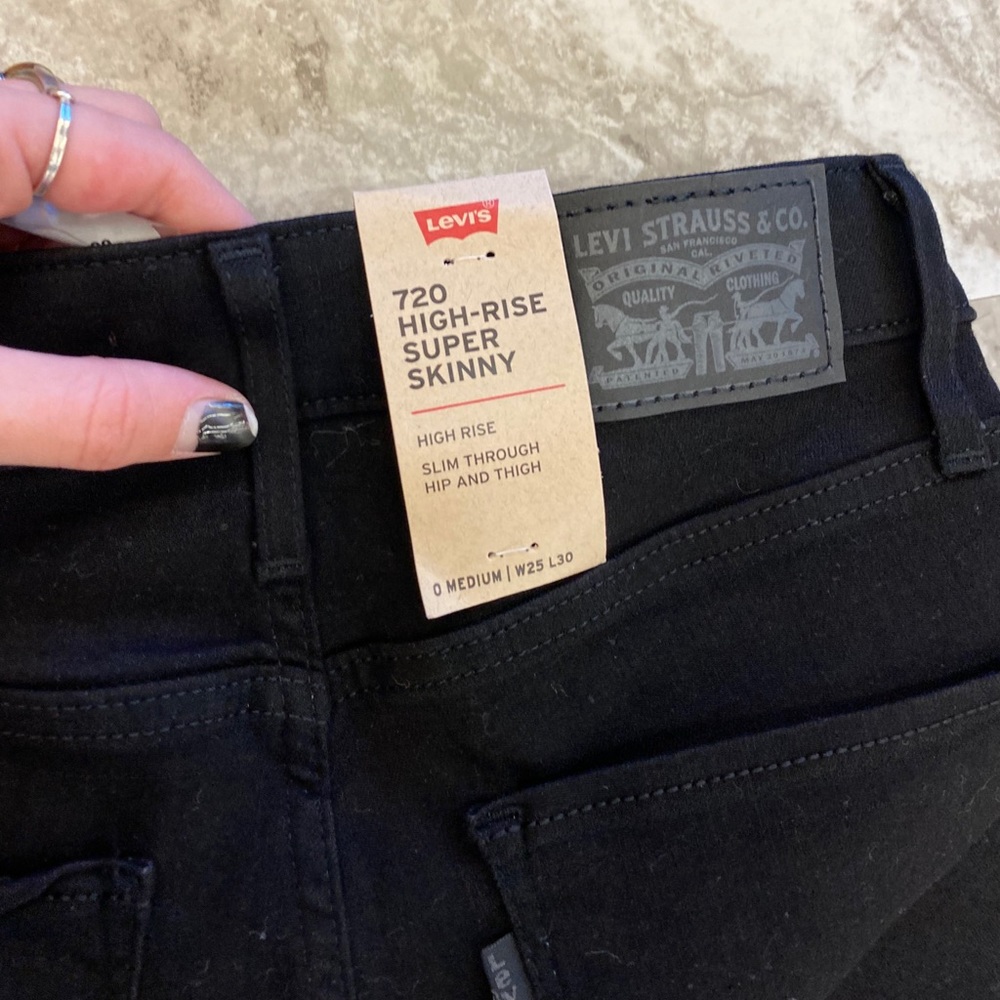 HIGH RISE BLACK LEVIS- 25 medium - Picture 4 of 4